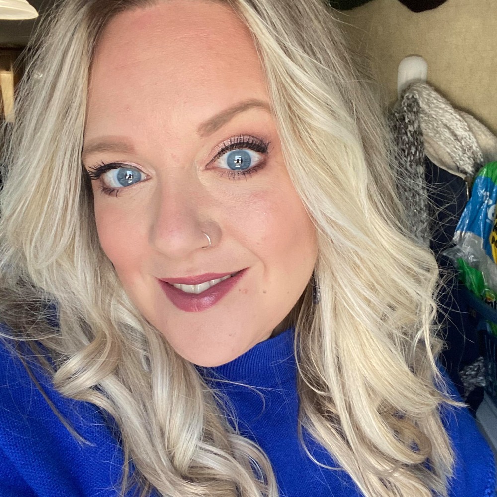 Meet your Posher, Laura